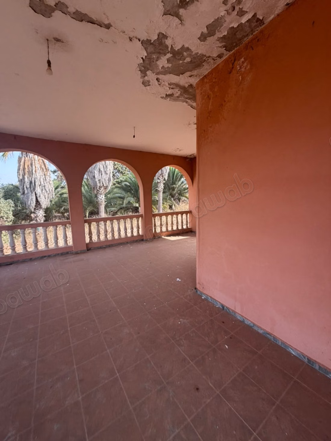 Agréable ferme à vendre à Fdalate.
Surface totale 47407 m².
Garage