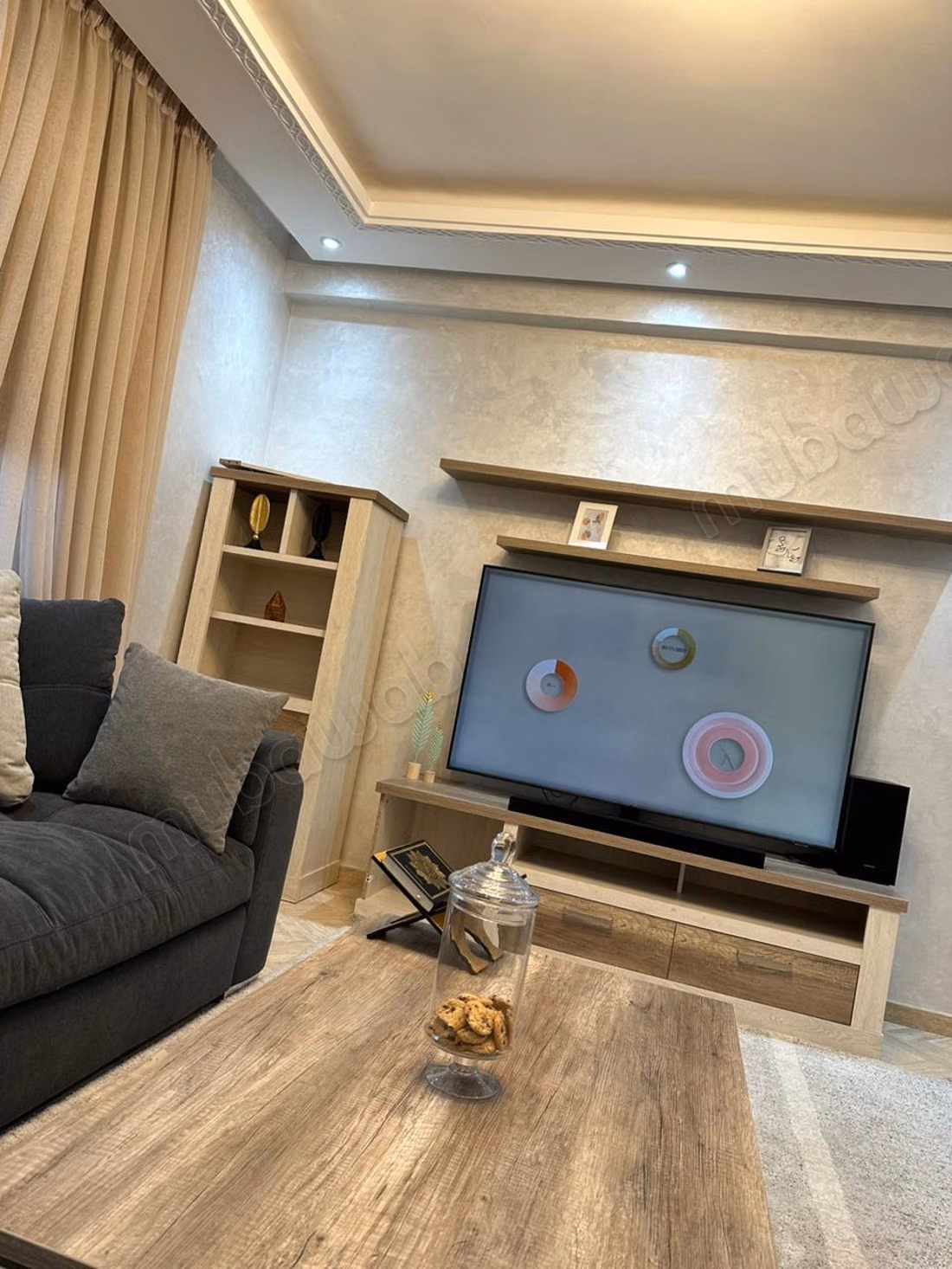 Bel appartement en location à Ouasis. 
1 chambre. 
Bien meublé