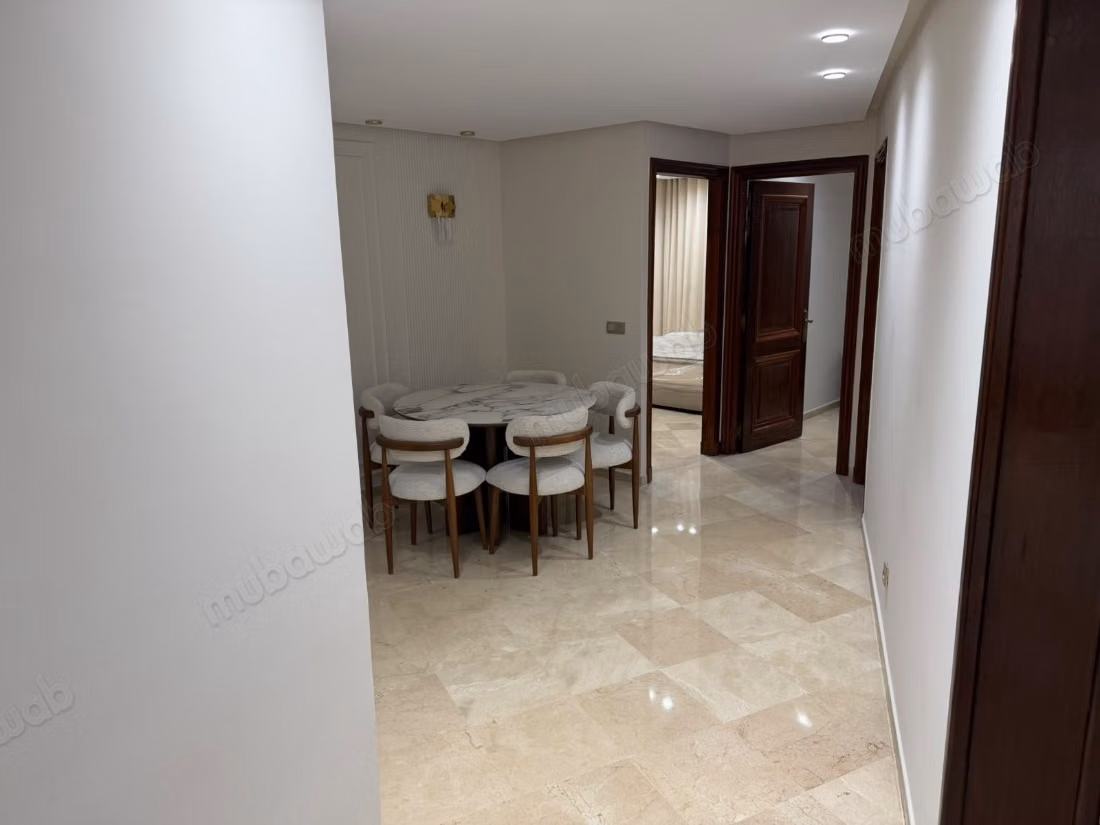 Très bel appartement en location à Racine. 
3 chambres. 
Meublé