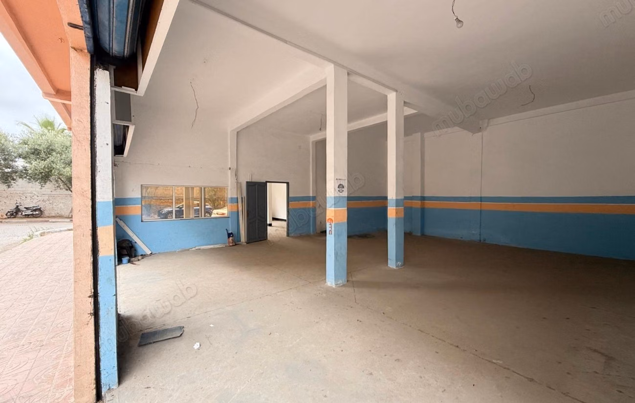 2 locaux d'angle 147m² titrés 
6 rideaux Centrale