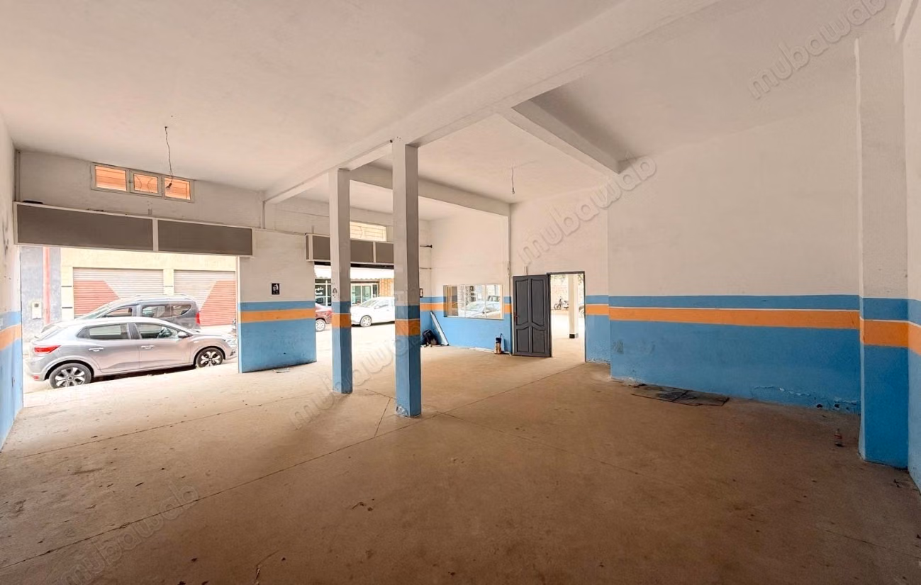 2 locaux d'angle 147m² titrés 
6 rideaux Centrale
