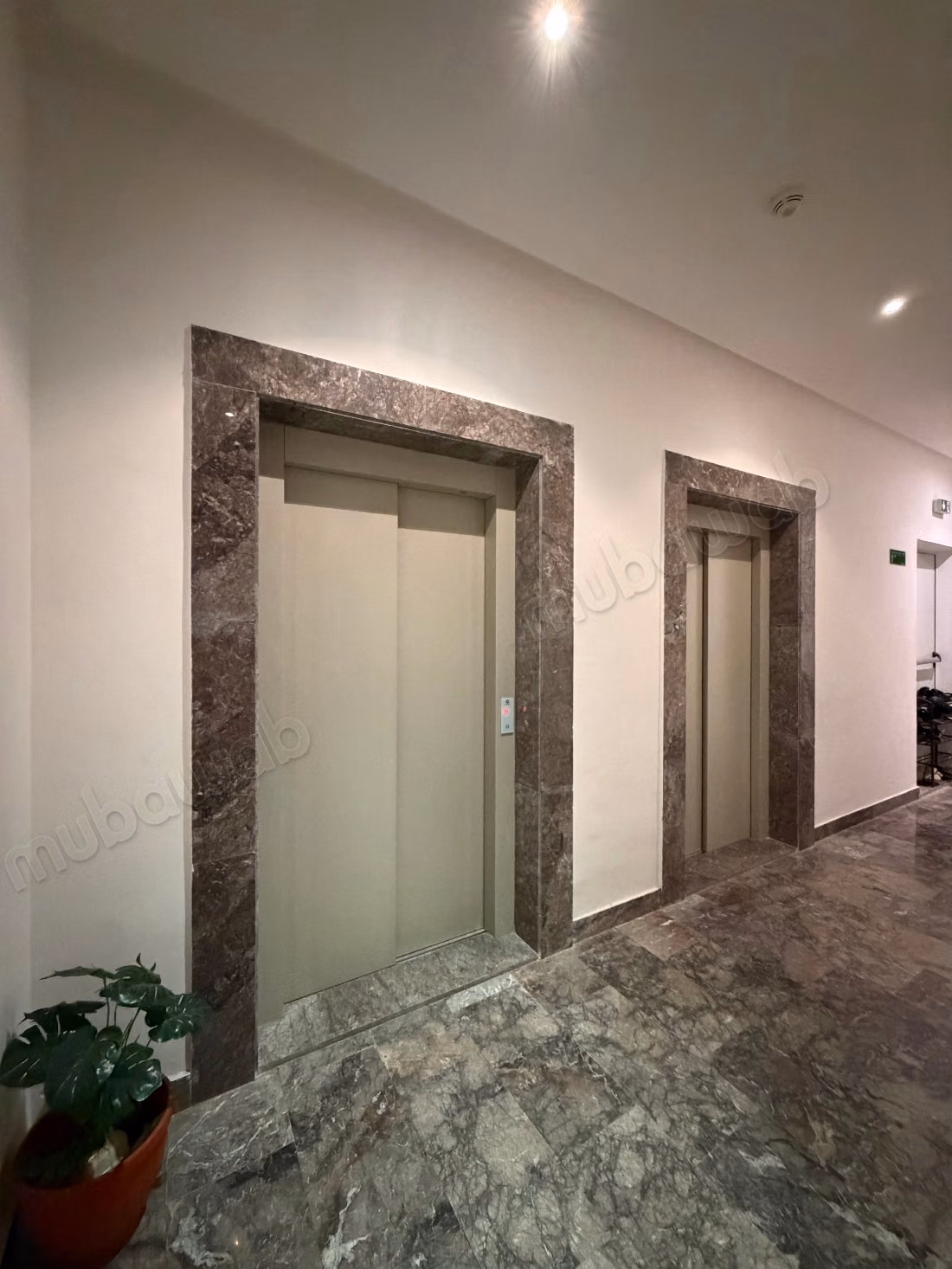 Vend appartement à Riyad. 
Surface totale 122 m². 
Porte blindée et résidence sécurisée