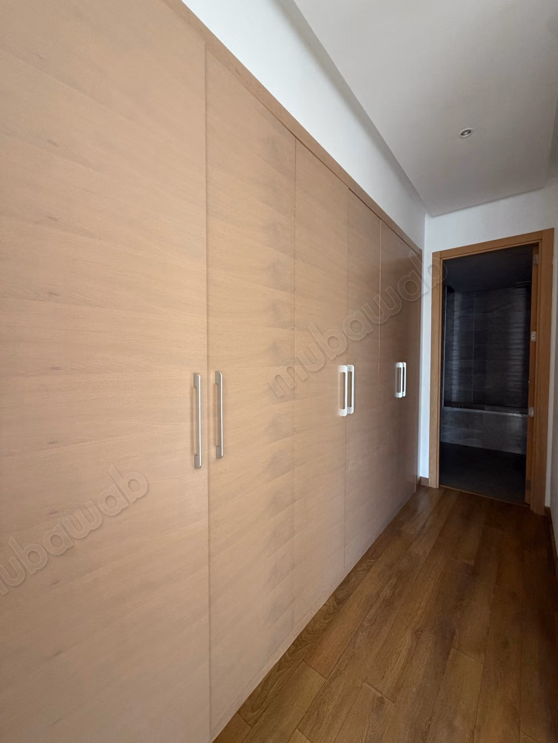 Vend appartement à Riyad. 
Surface totale 122 m². 
Porte blindée et résidence sécurisée