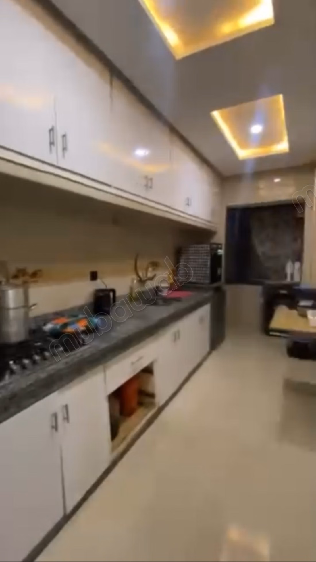 Venta de apartamento en el barrio Lamiya. Superficie total de 80 m². Salón marroquí y servicio de seguridad.