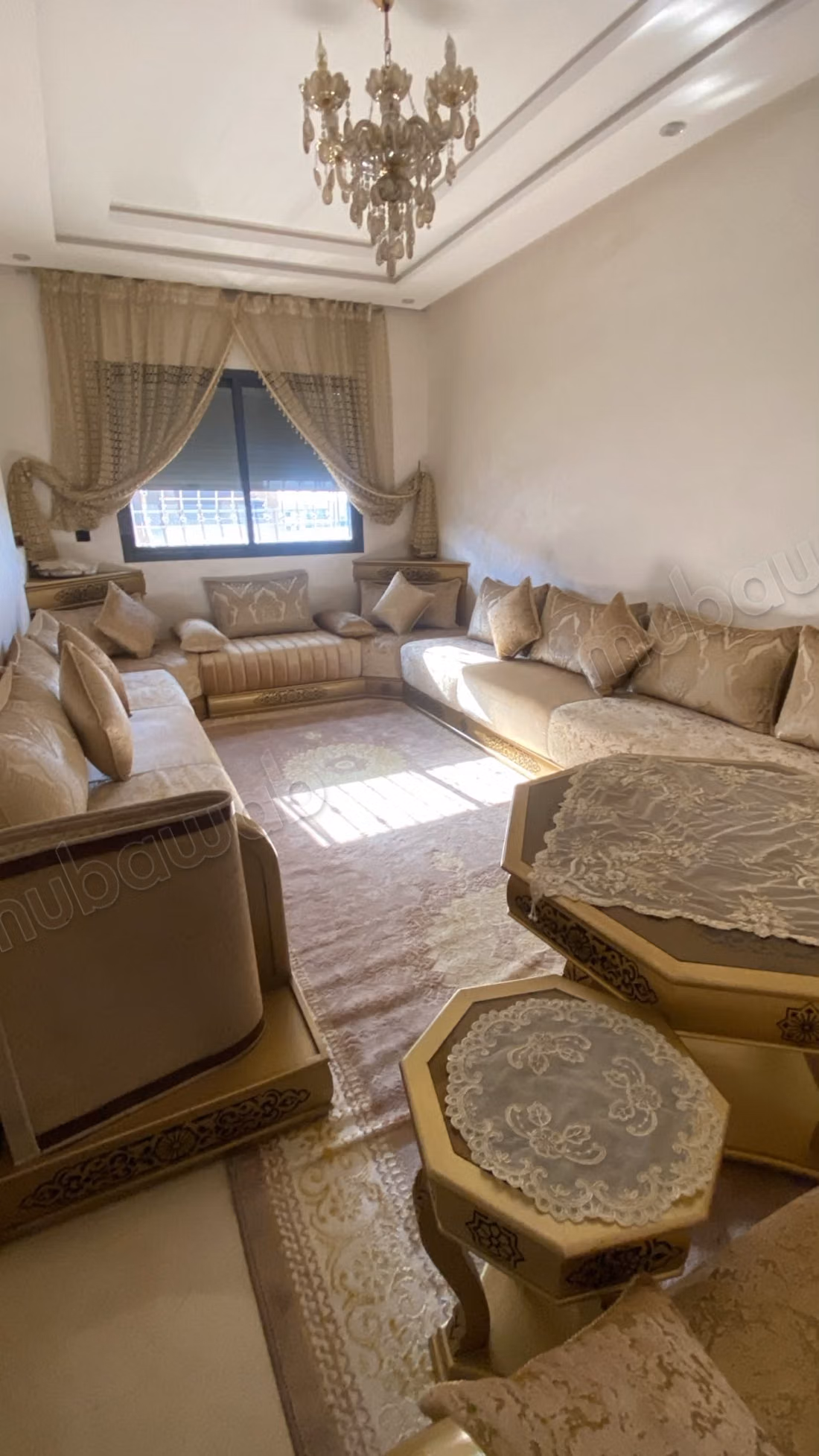 Venta de apartamento en el barrio Lamiya. Superficie total de 80 m². Salón marroquí y servicio de seguridad.