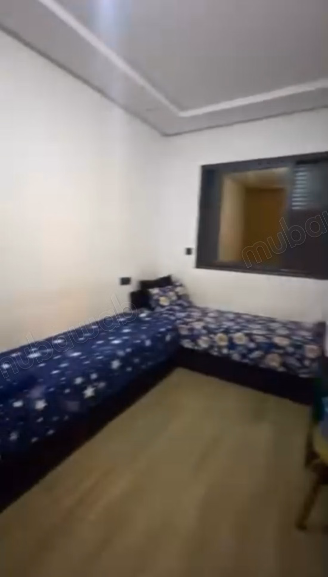 Venta de apartamento en el barrio Lamiya. Superficie total de 80 m². Salón marroquí y servicio de seguridad.