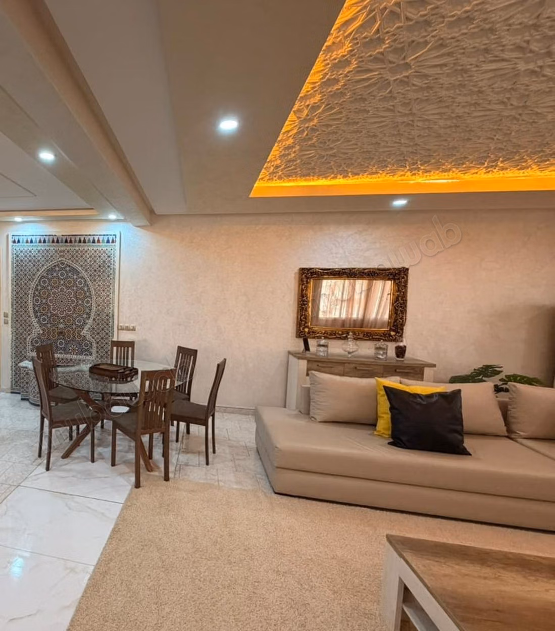 Vente d'un bel appartement en Centre. 
10 pièces confortables. 
Meublé