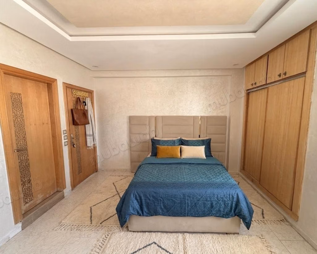 Vente d'un bel appartement en Centre. 
10 pièces confortables. 
Meublé