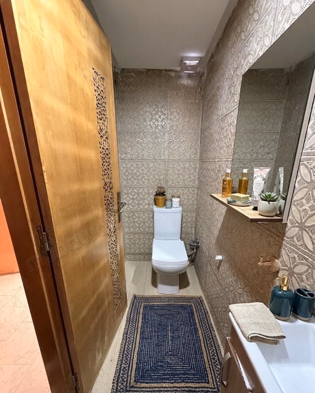 Vente d'un bel appartement en Centre. 
10 pièces confortables. 
Meublé