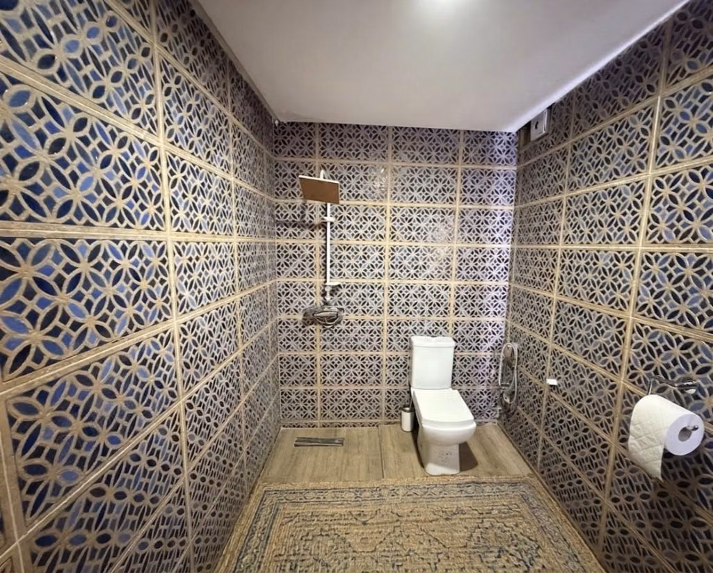 Vente d'un bel appartement en Centre. 
10 pièces confortables. 
Meublé