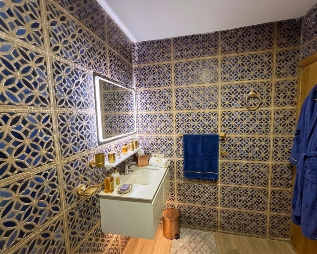 Vente d'un bel appartement en Centre. 
10 pièces confortables. 
Meublé
