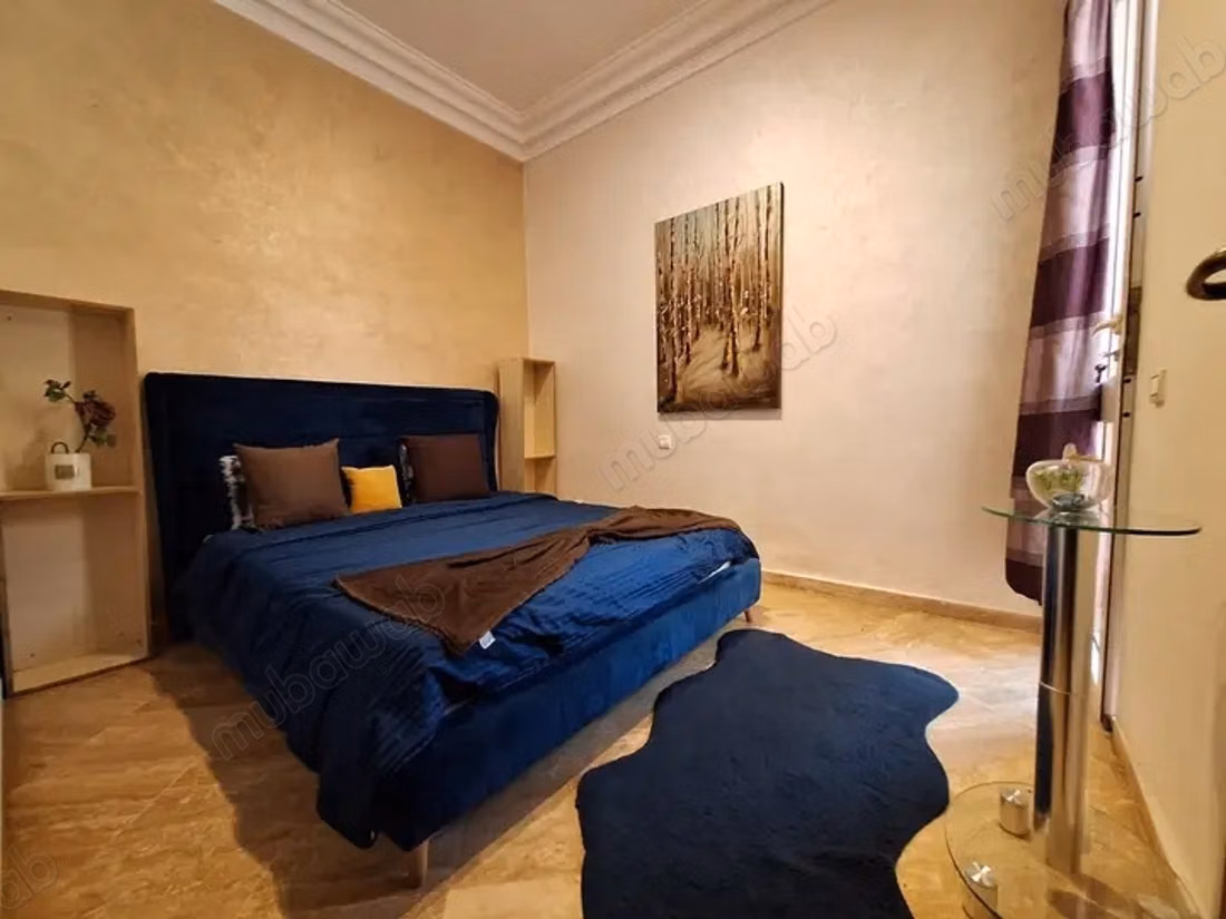 Location d'un appartement en Centre ville. 
Surface de 90 m². 
Meublé