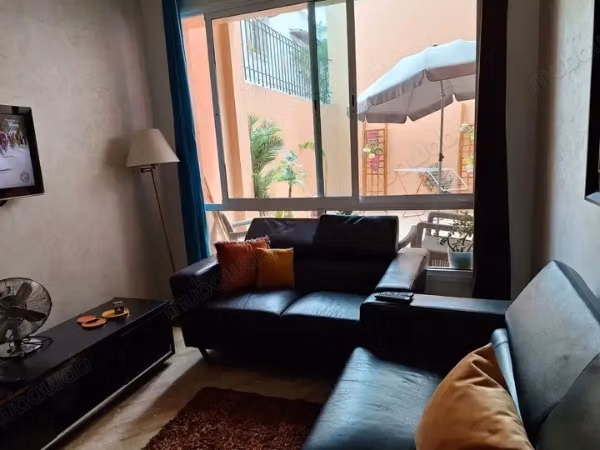 Location d'un appartement en Centre ville. 
Surface de 90 m². 
Meublé