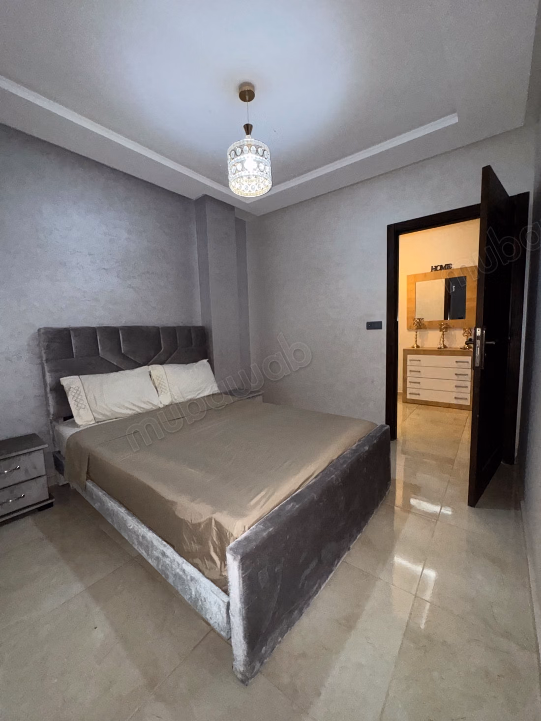 Appartement en location en Centre ville. 
Surface totale 98 m². 
Bien meublé