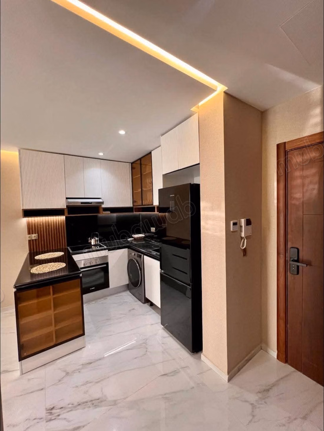 Location d'un appartement en Centre ville. 
Superficie 85 m². 
Service de concierge et climatisation