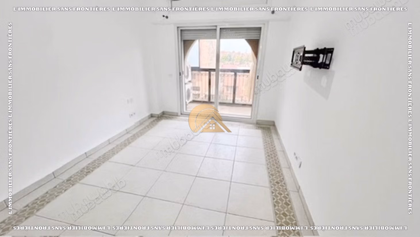 Appartement vide à louer à Camp El Ghoul