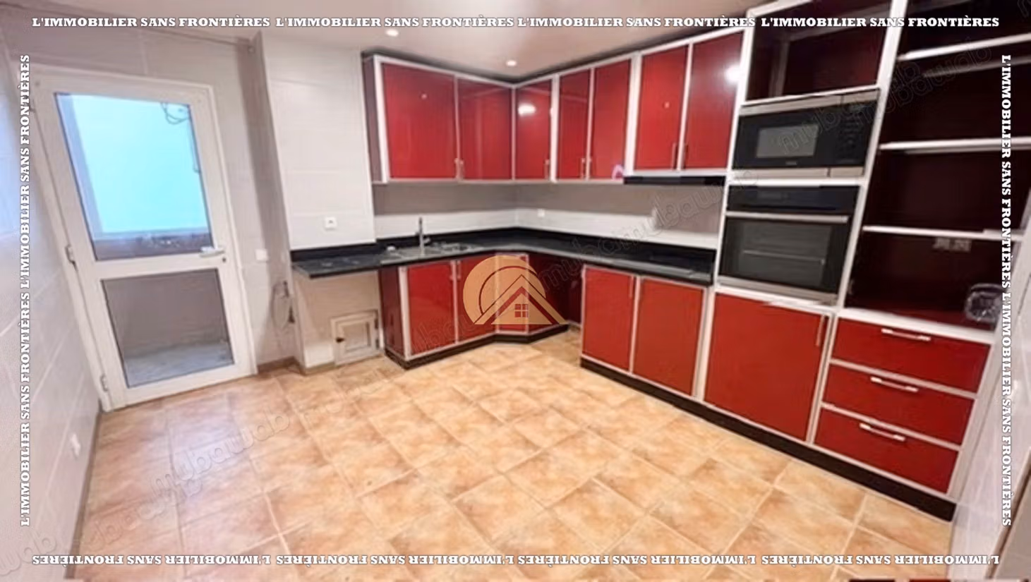 Appartement vide à louer à Camp El Ghoul