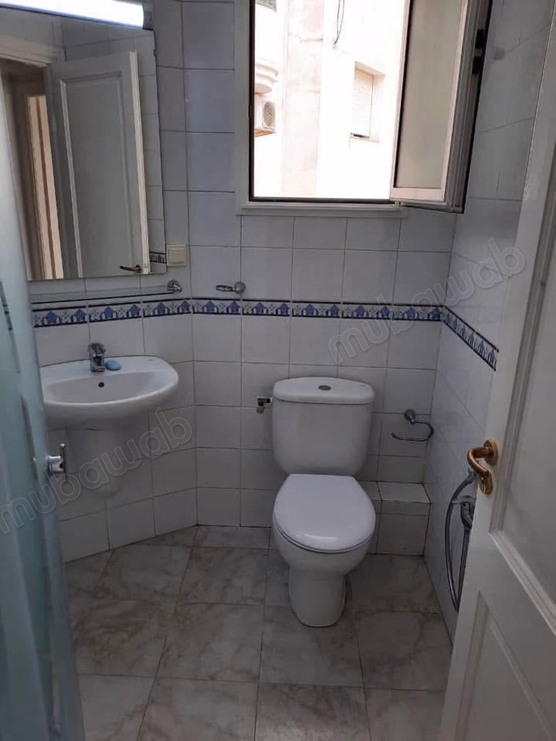 Ennasr 2: appartement s1 a usage habitation ou bureautique à louer