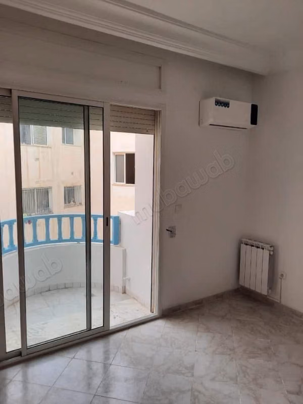 Ennasr 2: appartement s1 a usage habitation ou bureautique à louer