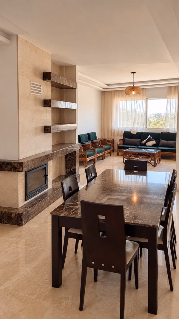 Muy bonito apartamento en alquiler en Riad. 5 habitaciones. Con ascensor y terraza
