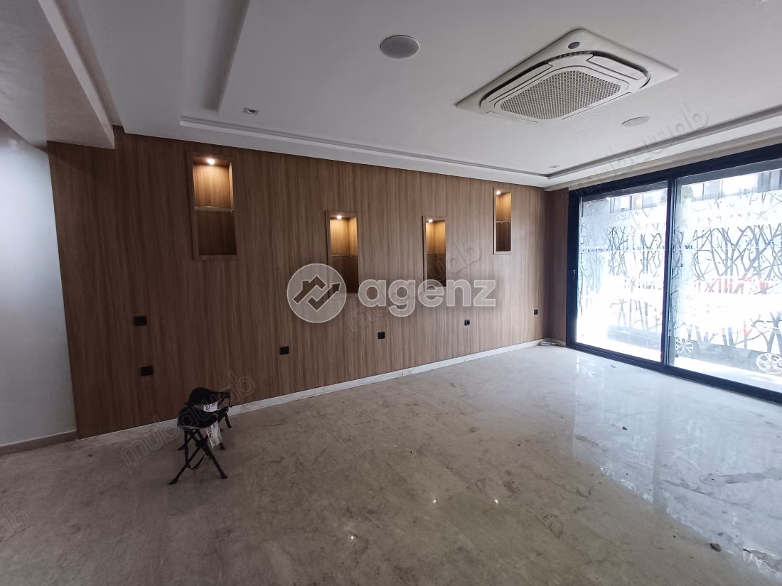 Commerce à louer 198 m² 
Palmier Casablanca