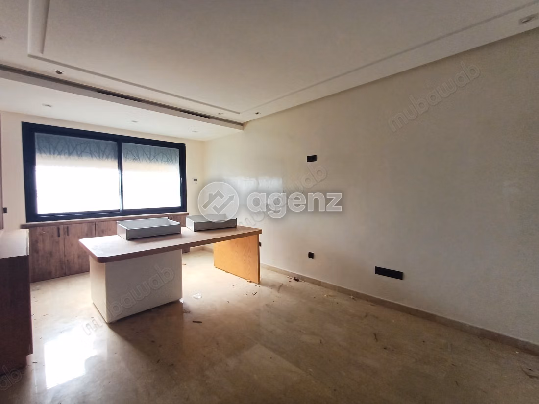 Commerce à louer 198 m² 
Palmier Casablanca