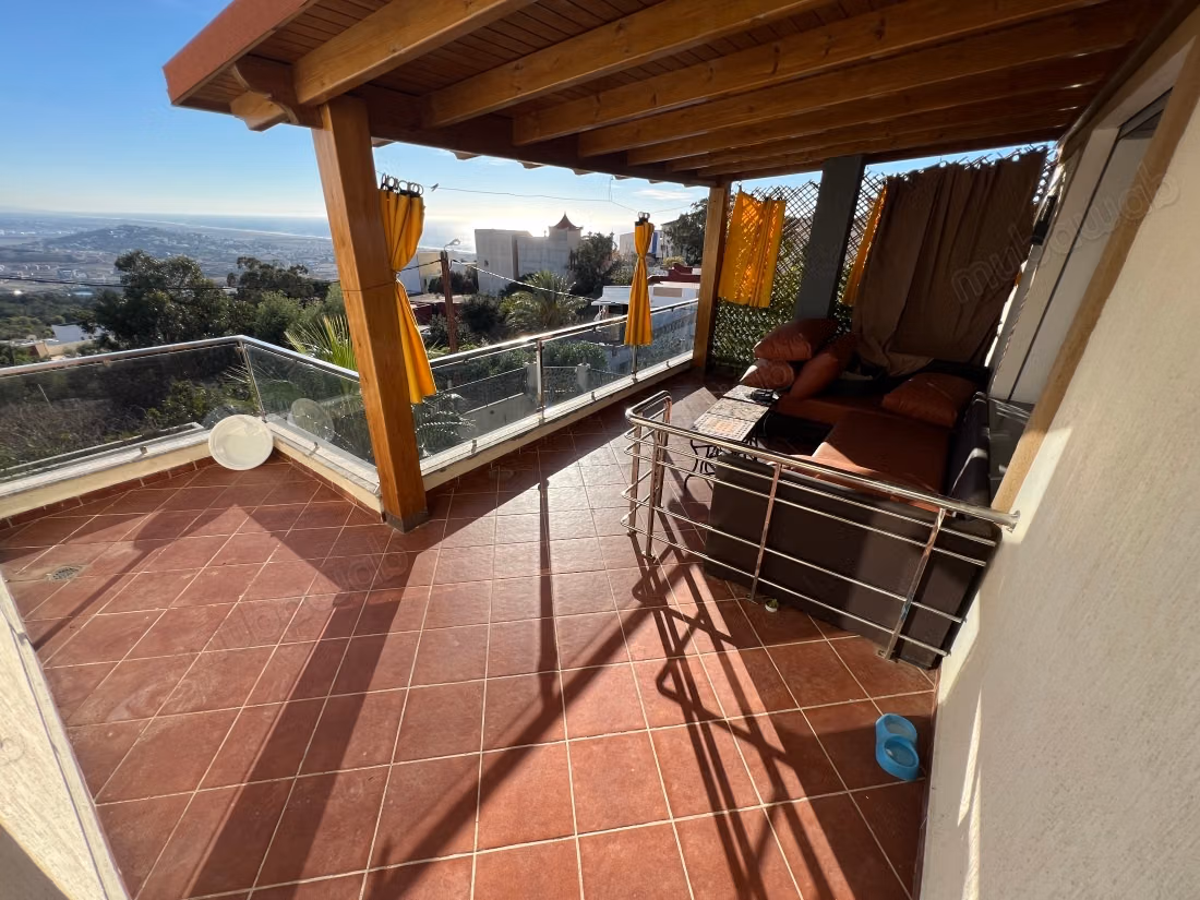 Villa de prestige avec vue panoramique sur mer