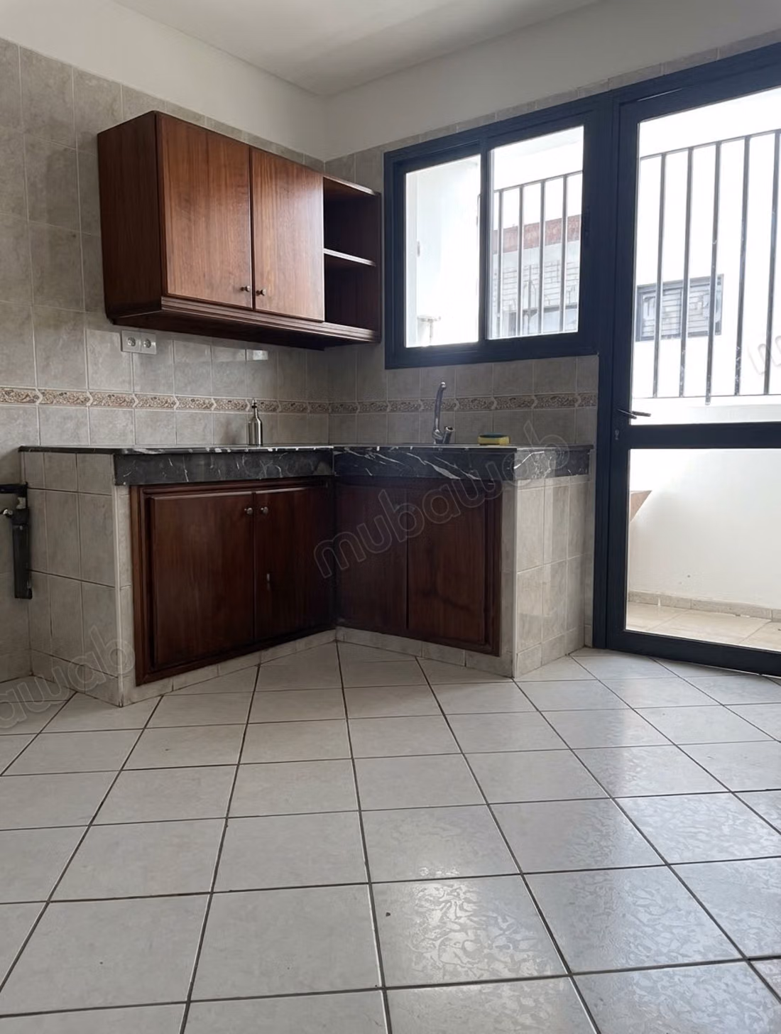 Location d'un appartement à Riyad. 2 belles chambres. Terrasse et ascenseur