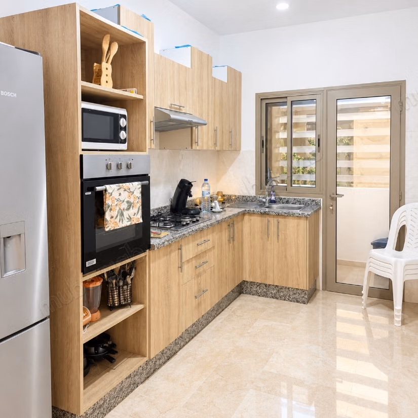 Location d'un appartement à El Qaria. 
3 belles chambres. 
Meublé