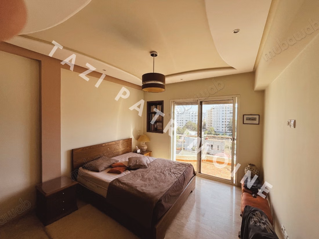 En venta apartamento de 3 habitaciones con terraza sin vecinos