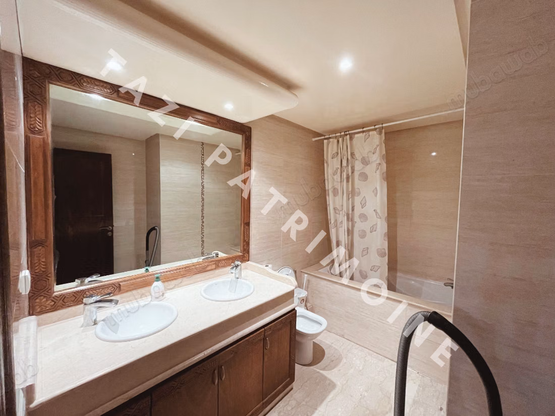 En venta apartamento de 3 habitaciones con terraza sin vecinos