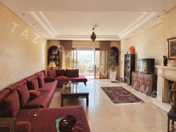 En venta apartamento de 3 habitaciones con terraza sin vecinos