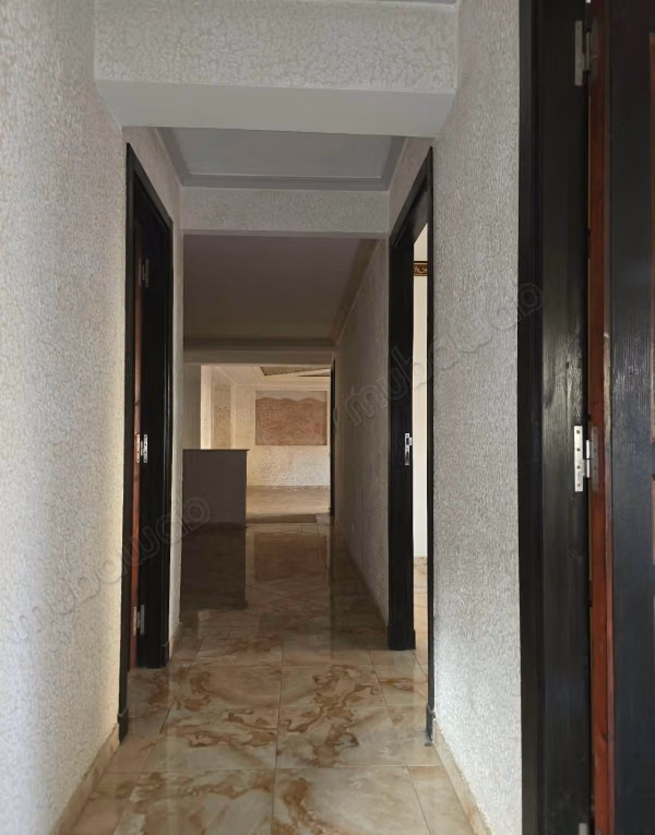 Bureaux en location à Wifak. Superficie 111 m².
Concierge et climatisation