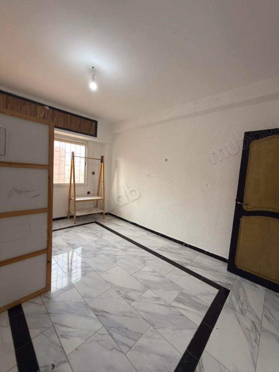 Appartement à louer à Médina. 
2 chambres agréables. 
Concierge