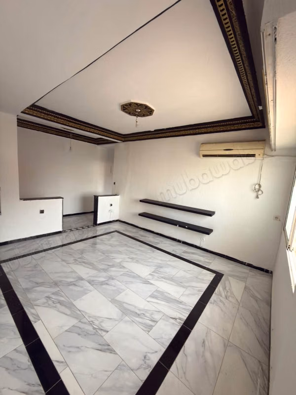 Appartement à louer à Médina. 
2 chambres agréables. 
Concierge