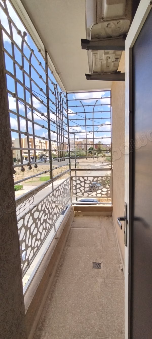 Bel appartement à vendre à Charaf 
premier étage