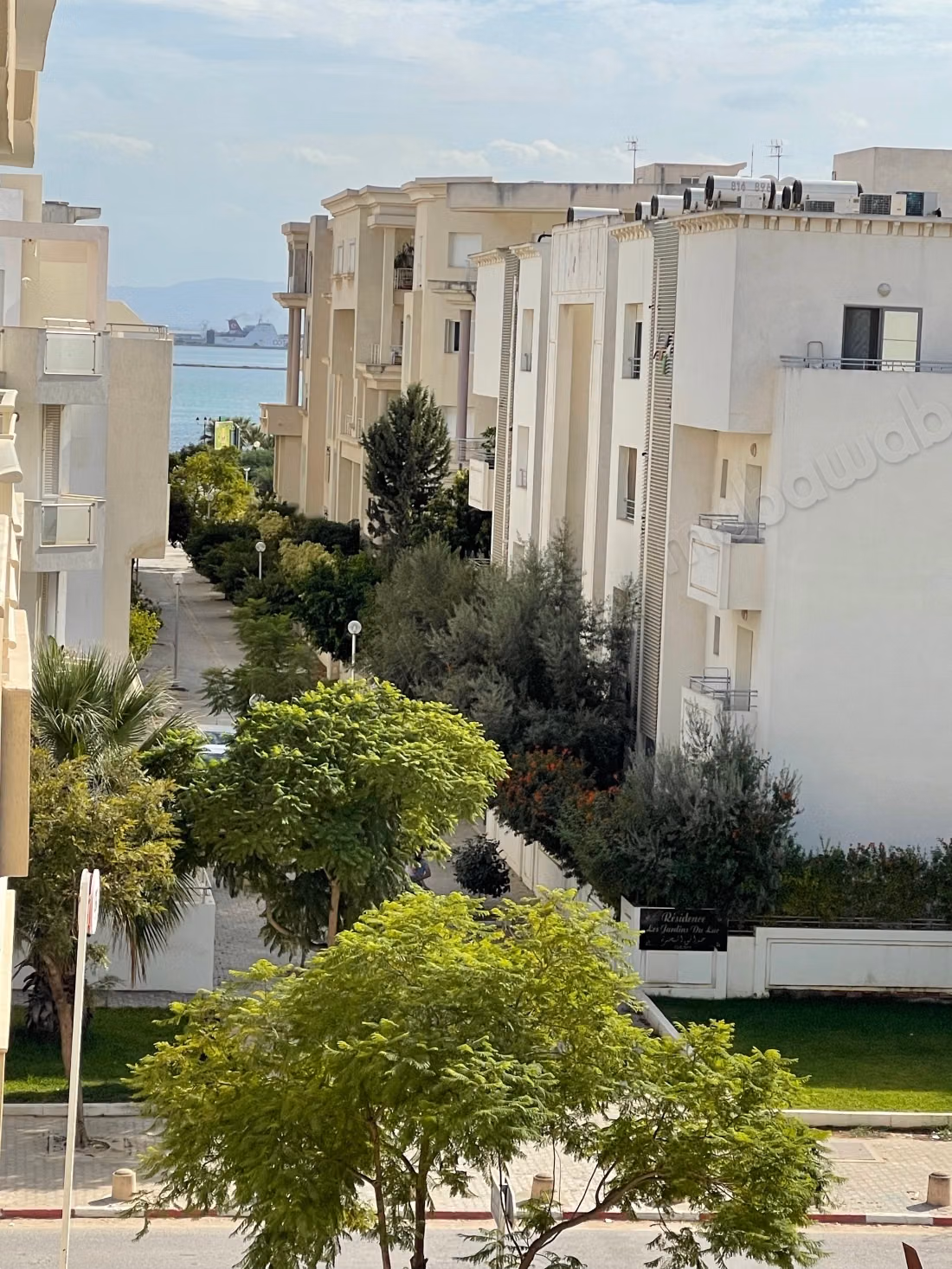 Louez cet appartement à Les Berges Du Lac 2. Surface de 80 m². Meublé