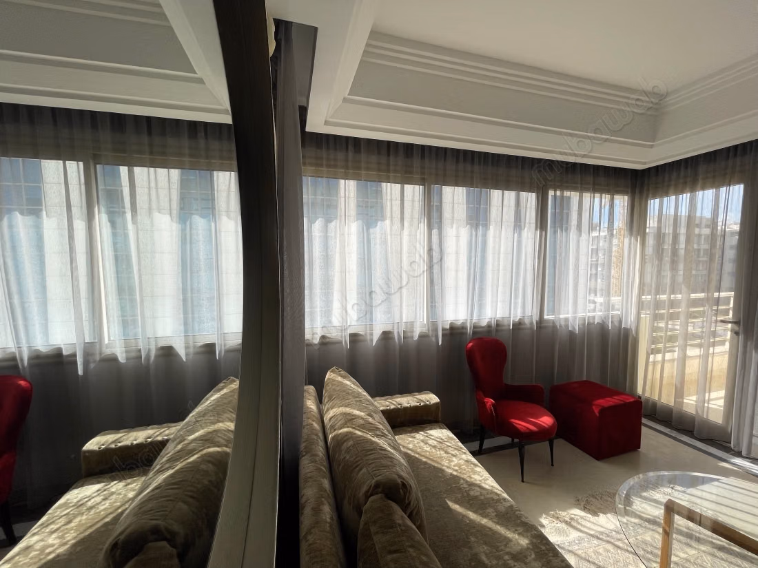 Louez cet appartement à Les Berges Du Lac 2. Surface de 80 m². Meublé
