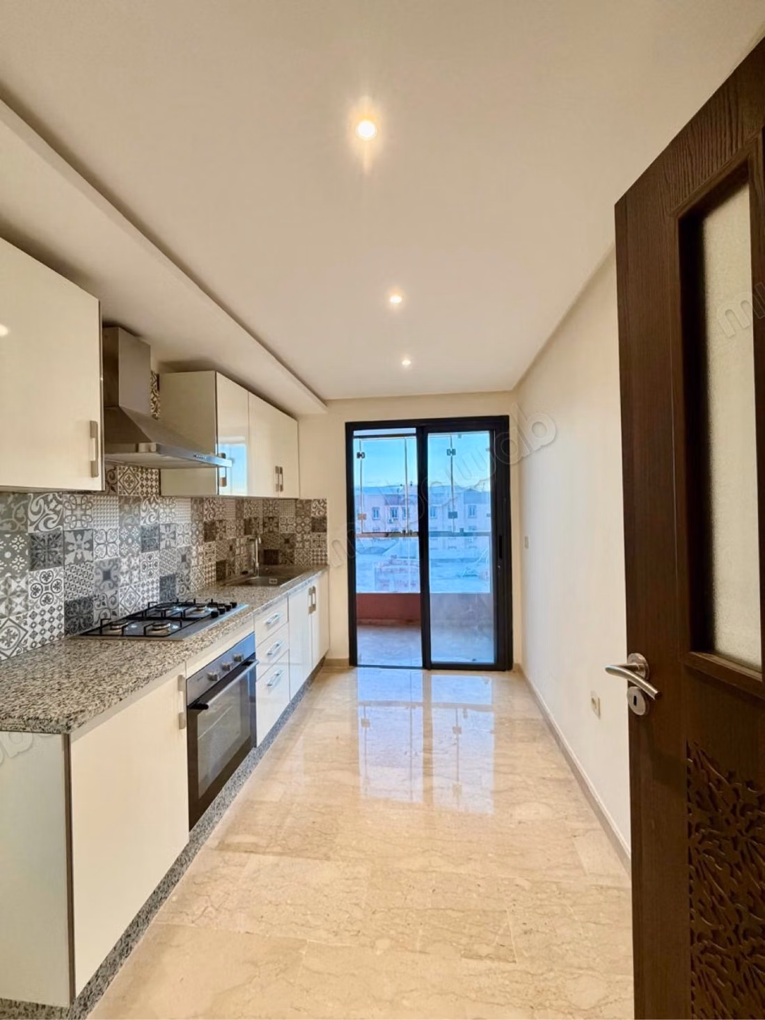 Location jolie appartement vide à route de safi. 80 mètre