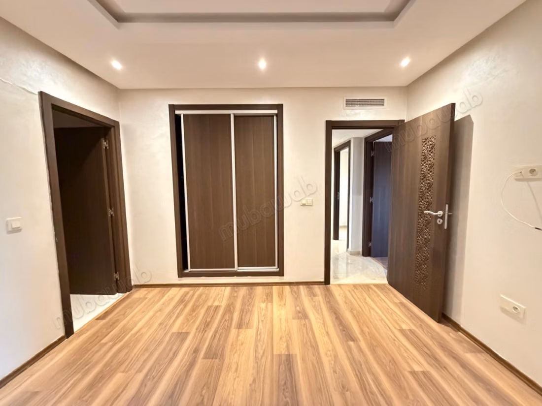 Location jolie appartement vide à route de safi. 80 mètre