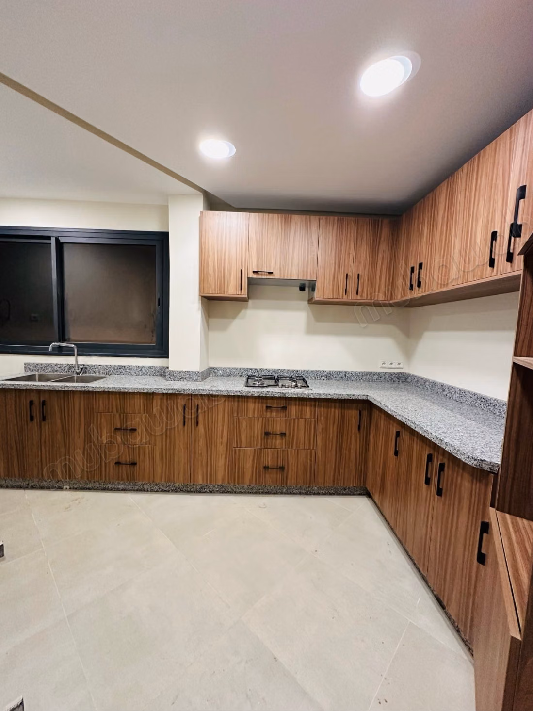Huur dit appartement in Amerchich. 3 mooie slaapkamers. Met lift
