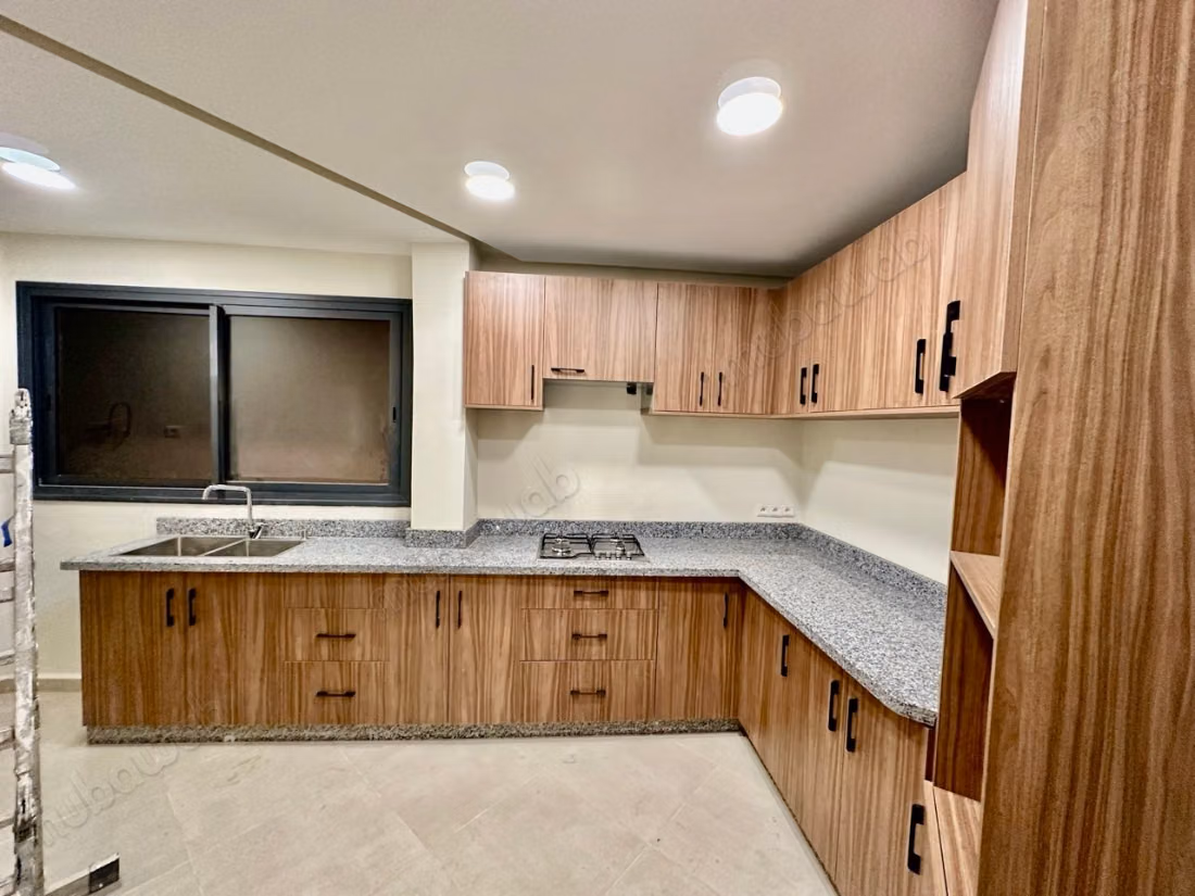 Huur dit appartement in Amerchich. 3 mooie slaapkamers. Met lift