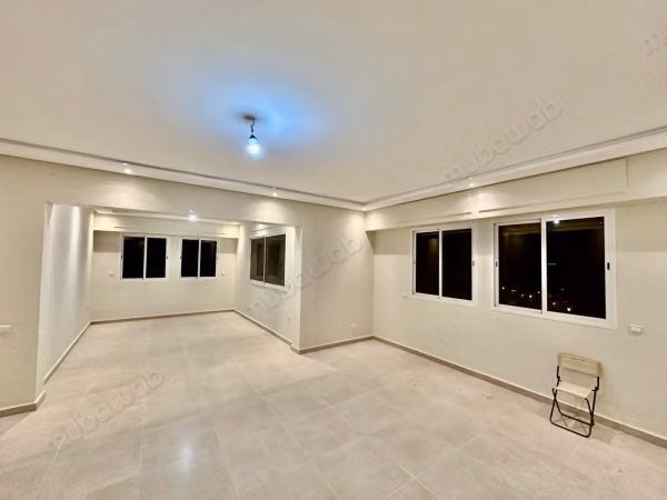 Louez cet appartement à Amerchich. 
3 chambres agréables. 
Avec ascenseur