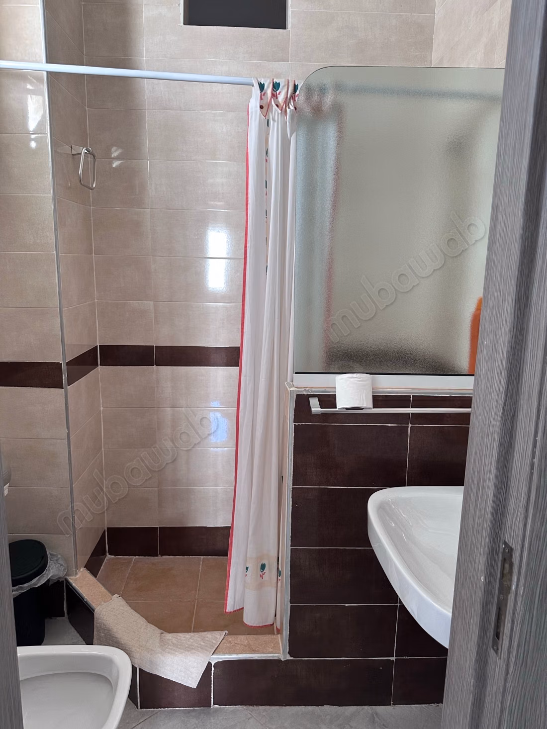 Appartement à louer à Saniat Errmel Peut être loué meublé ou vide. 
6 pièces confortables. Bien meublé