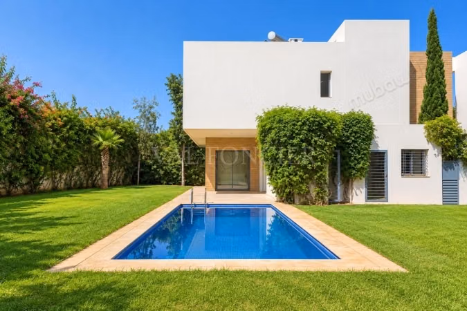 Location Villa Moderne 4 Chambres avec Piscine et Jardin – Californie, Casablanca