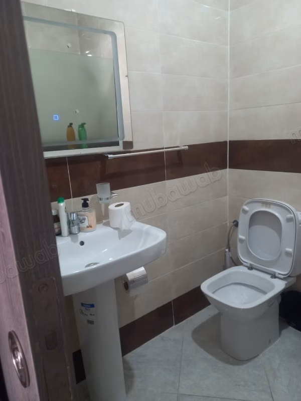 Très bel appartement en location à Saniat Errmel. 
5 pièces confortables. 
Vue sur les montagnes