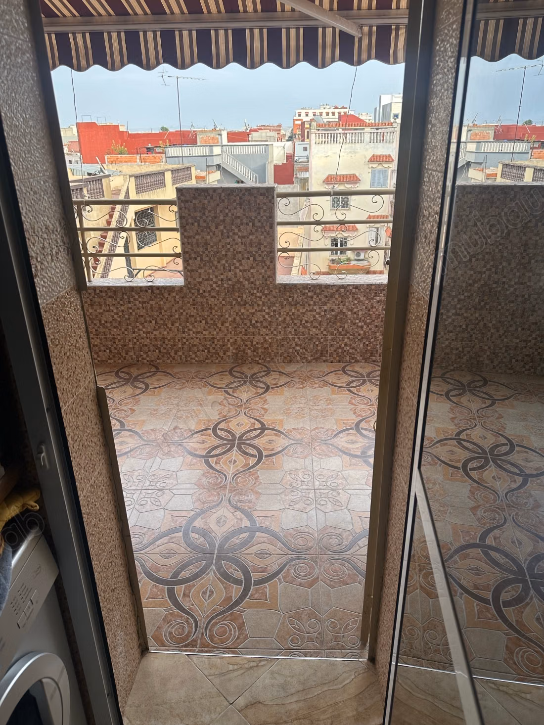 Vente d'un bel appartement à Ksar el Kébir. 
4 grandes pièces. 
Avec ascenseur et terrasse