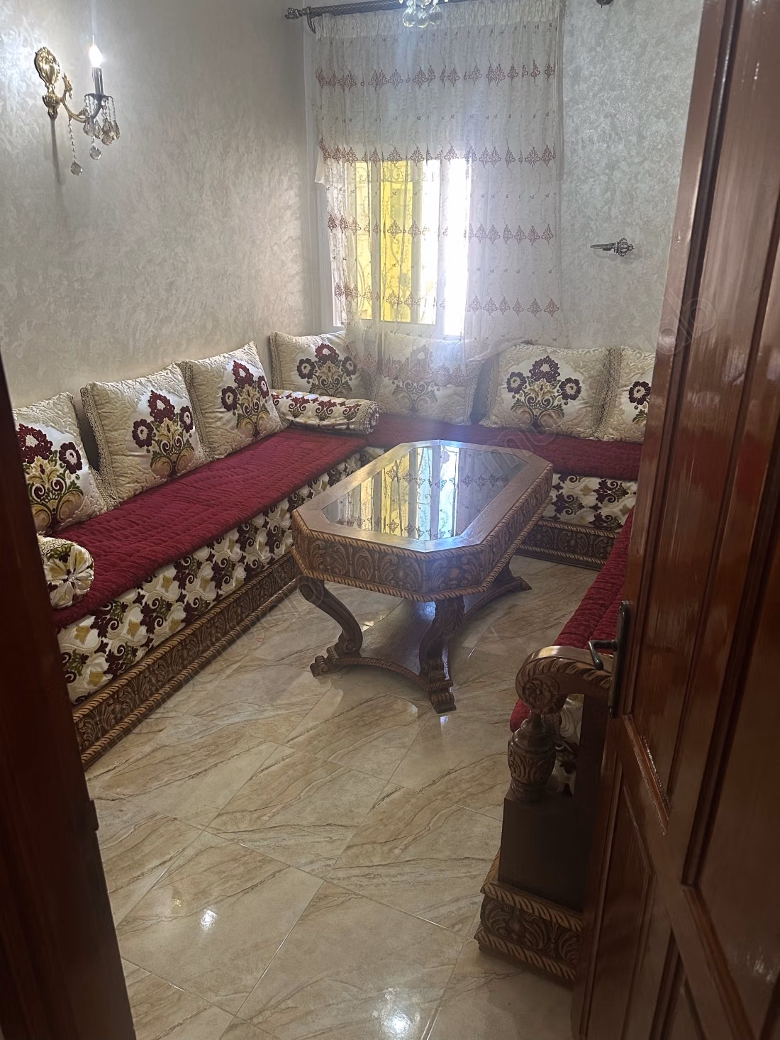Vente d'un bel appartement à Ksar el Kébir. 
4 grandes pièces. 
Avec ascenseur et terrasse