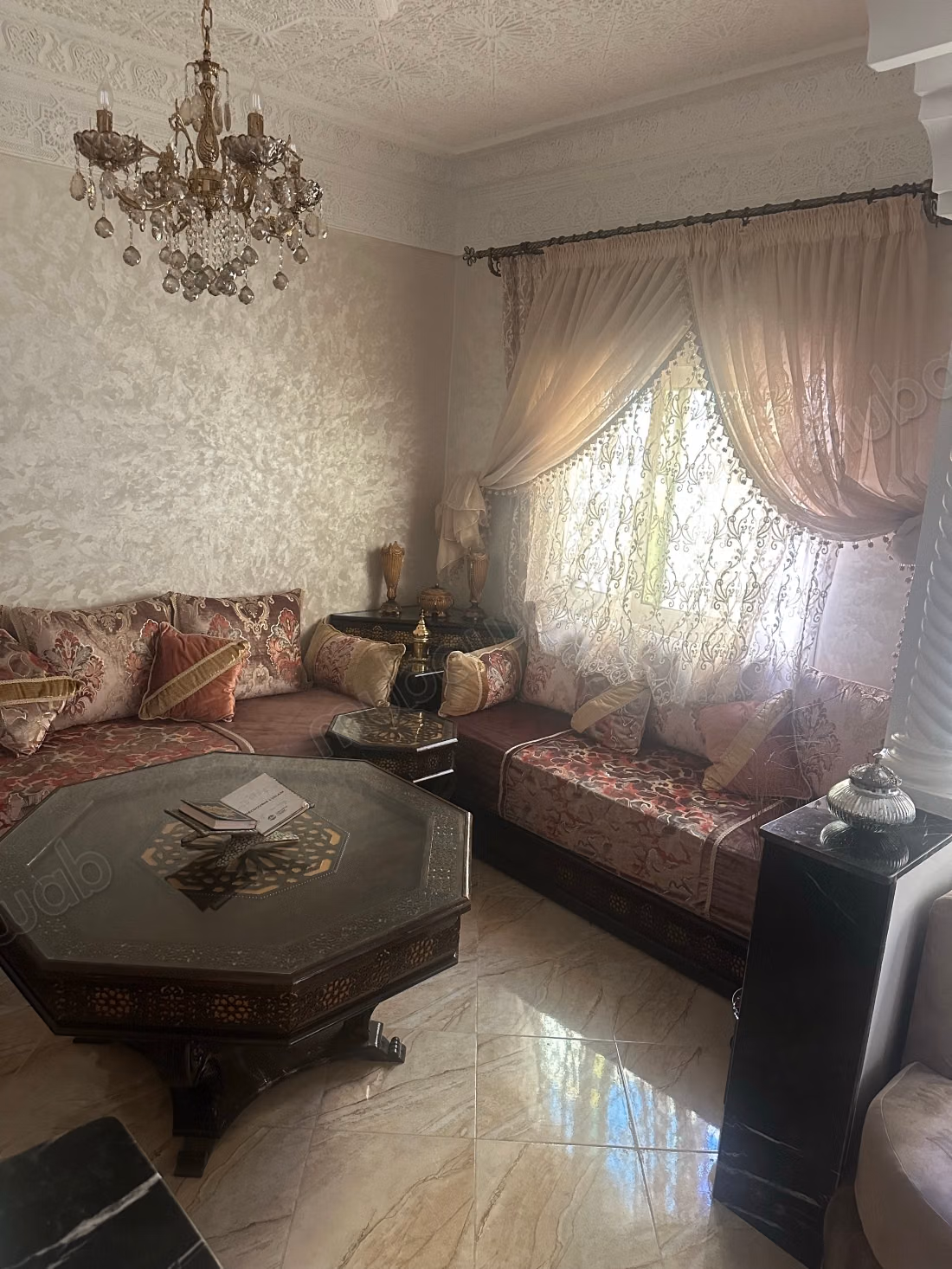 Vente d'un bel appartement à Ksar el Kébir. 
4 grandes pièces. 
Avec ascenseur et terrasse
