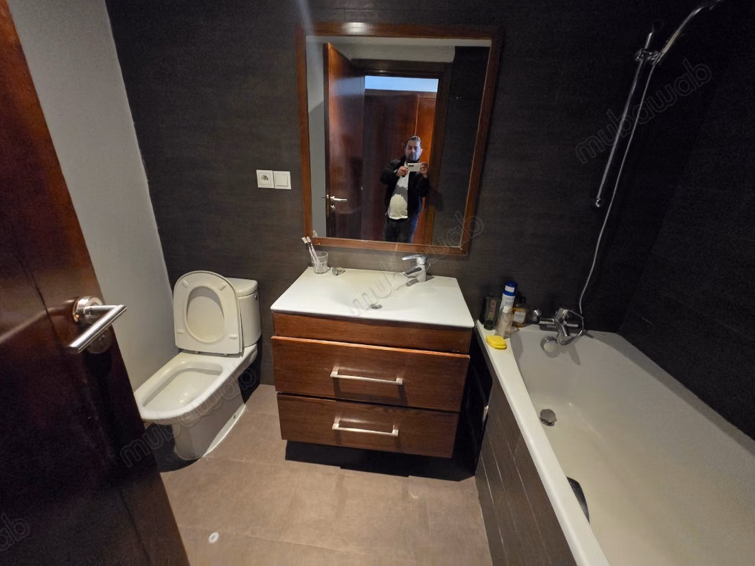 Appartement en location à Les princesses. 
Superficie 120 m². 
Meublé